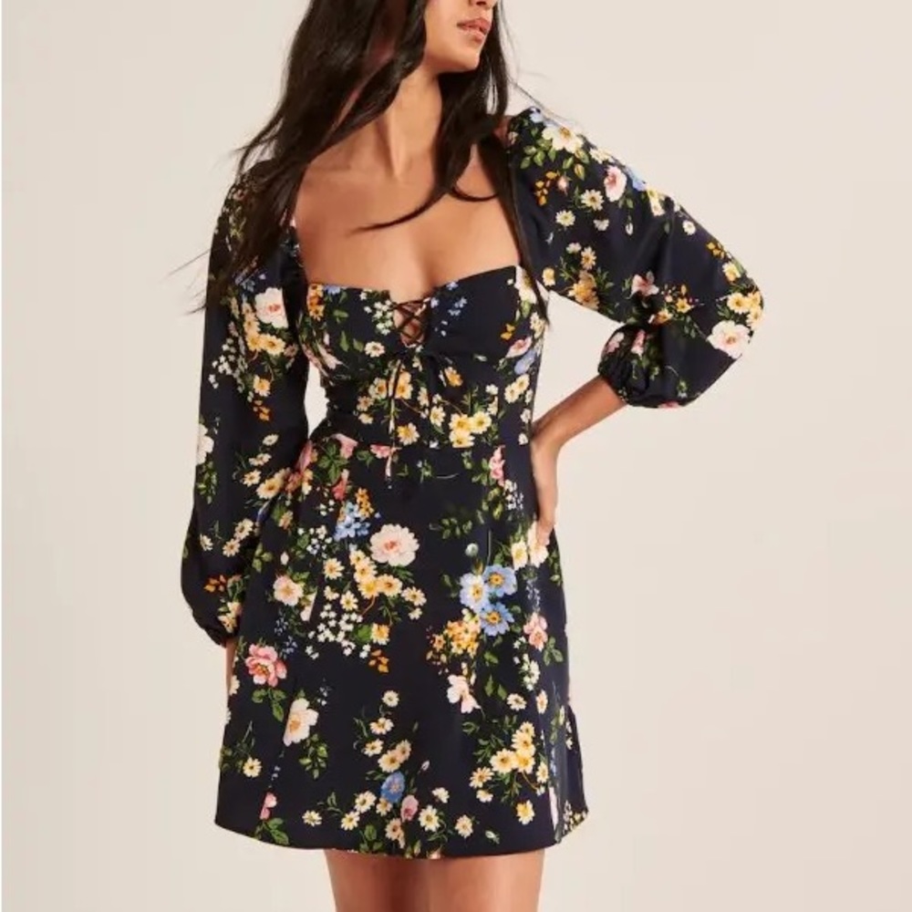 💐 Long-Sleeve Lace-Up Flirty Mini Dress 💐